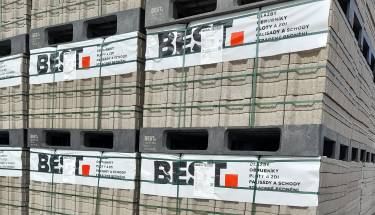 Postupně přecházíme na plastové palety